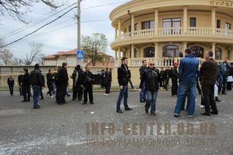 Одессу оккупировал "Правый сектор". Людей берут в заложники, двое раненых (фото) (видео)