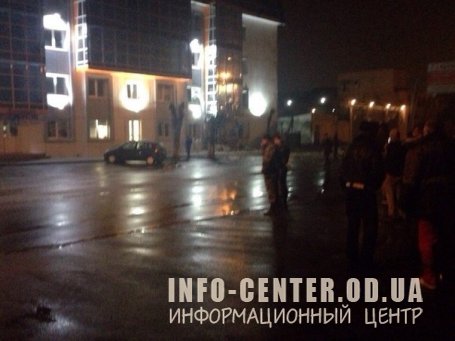 В Одессе неизвестные подорвали бизнес-центр: опубликованы фото