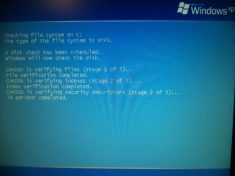 Sprawdź narzędzie dyskowe sprawdza dysk twardy z zainstalowanym systemem Windows 7 (kliknij obraz, aby go powiększyć)   Sprawdź Narzędzie dyskowe sprawdza dysk twardy z zainstalowanym systemem Windows XP (kliknij obraz, aby go powiększyć)